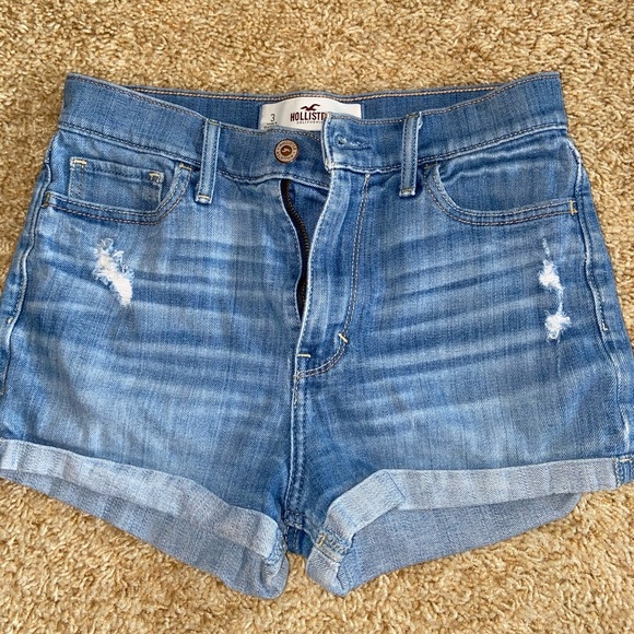 Super High Waisted Hollister Shorts - Picture 1 of 3